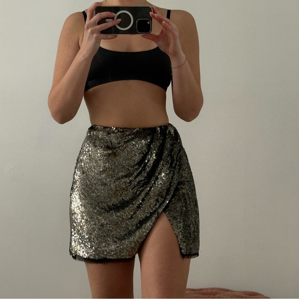 Kendall & Kylie Metallic Sequin Mini Skirt - Silver/Black